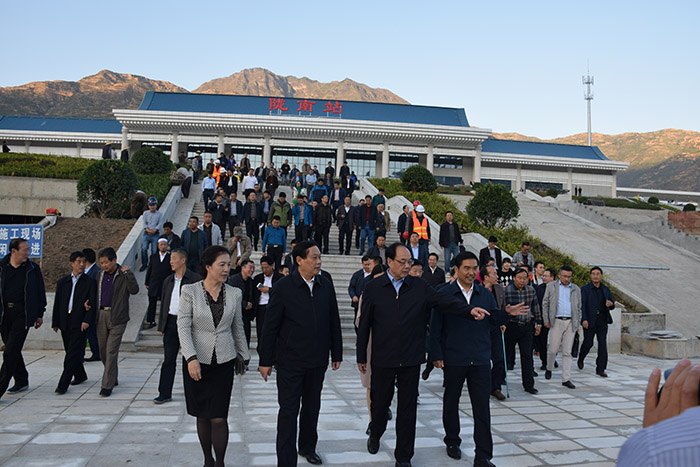 全國、省市政協(xié)委員體驗(yàn)蘭渝鐵路、視察階州廣場