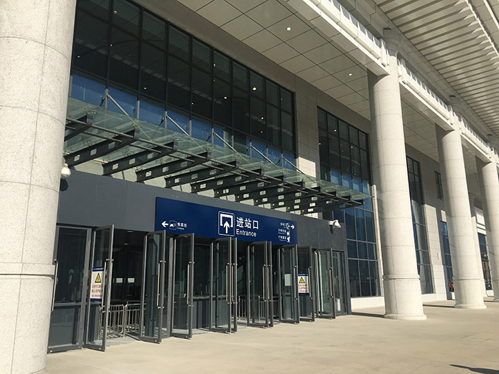 全國、省市政協(xié)委員體驗(yàn)蘭渝鐵路、視察階州廣場