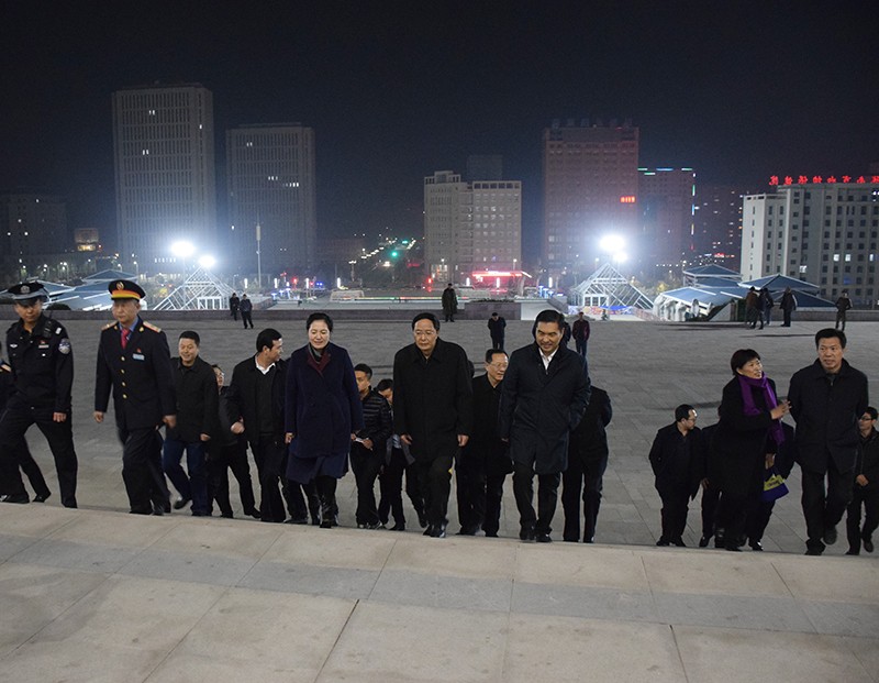 省委副書記歐陽堅(jiān)一行視察隴南站階州廣場