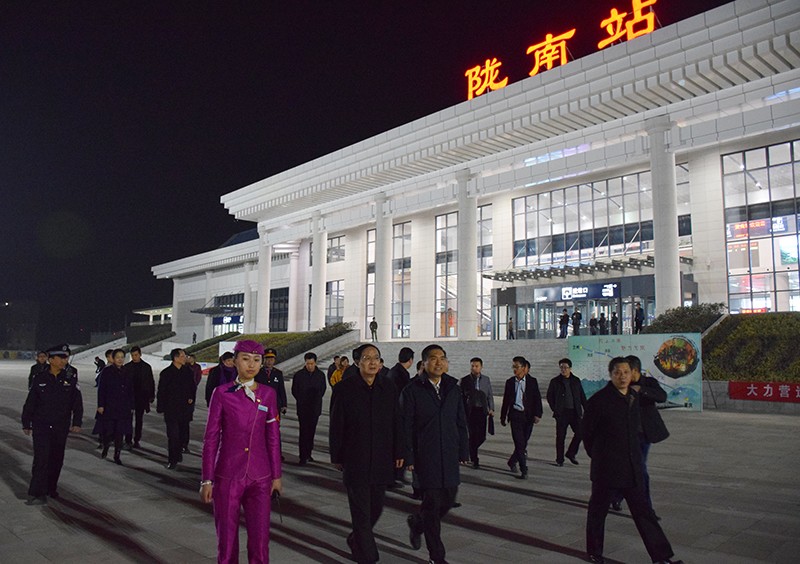 省委副書記歐陽堅(jiān)一行視察隴南站階州廣場