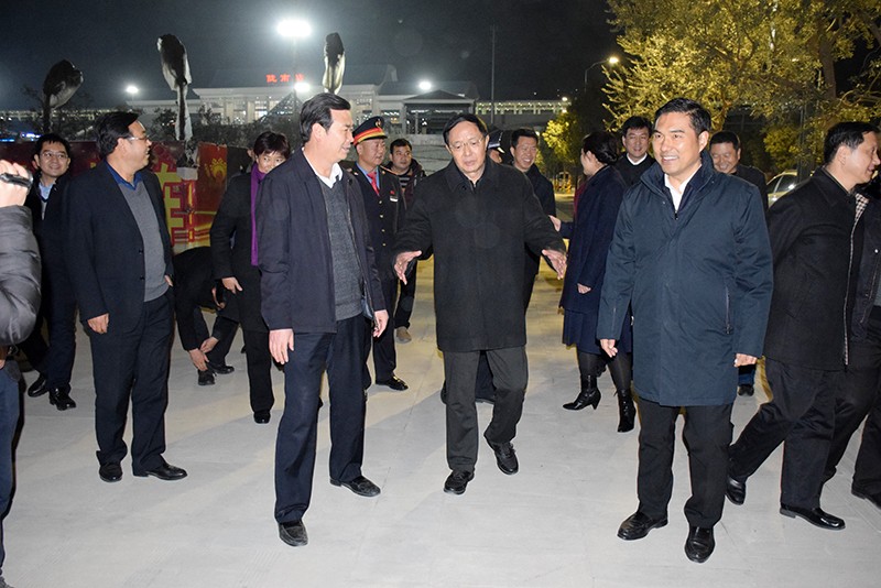 省委副書記歐陽堅(jiān)一行視察隴南站階州廣場