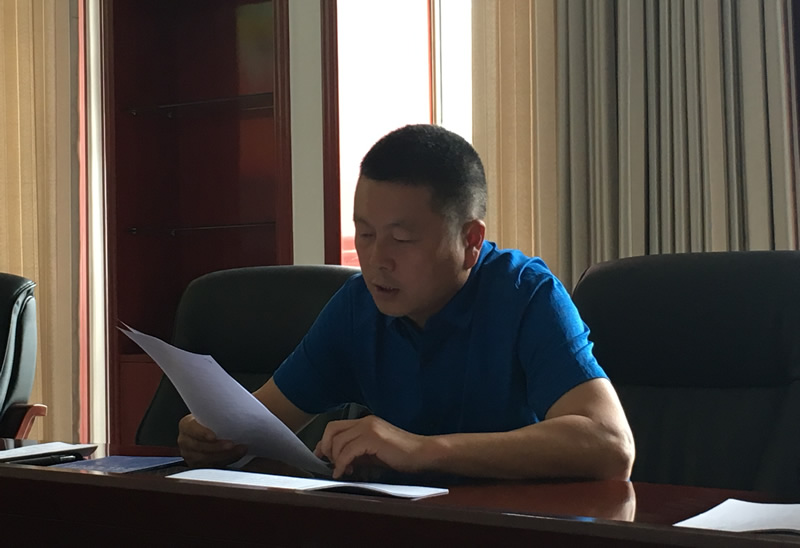 市龍江城鄉(xiāng)發(fā)展集團(tuán)公司召開推進(jìn)“兩學(xué)一做”學(xué)習(xí)教育常態(tài)化制度化暨黨風(fēng)廉政建設(shè)工作會(huì)議