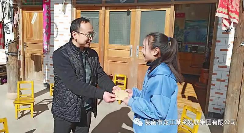 堅持精準(zhǔn)幫扶，合力脫貧攻堅——市龍江城鄉(xiāng)發(fā)展集團、隴南太平洋財險公司聯(lián)合開展幫扶文縣橋頭鎮(zhèn)安子坡村2019年春節(jié)慰問活動