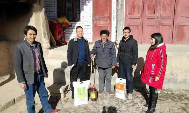 堅持精準(zhǔn)幫扶，合力脫貧攻堅——市龍江城鄉(xiāng)發(fā)展集團、隴南太平洋財險公司聯(lián)合開展幫扶文縣橋頭鎮(zhèn)安子坡村2019年春節(jié)慰問活動