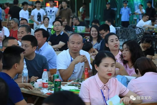 好嗨喲！隴南第一屆青島啤酒節(jié)開幕啦，為期8天