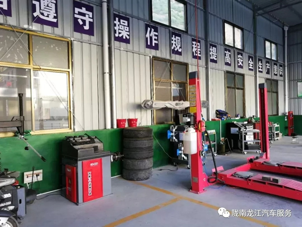 金錘鈑金，銀槍噴漆！龍江汽修值得信賴！