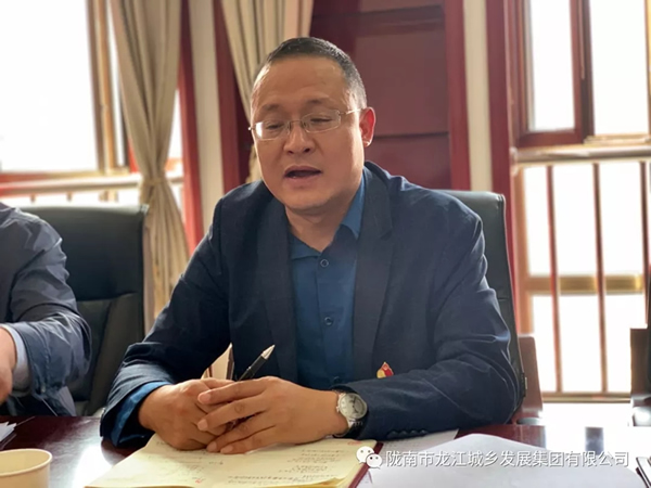 市龍江集團(tuán)“不忘初心、牢記使命”主題教育讀書(shū)班舉行結(jié)班式